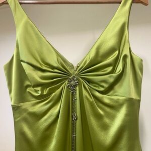 Kay Unger Green Satin Evening Dress. Size 6.